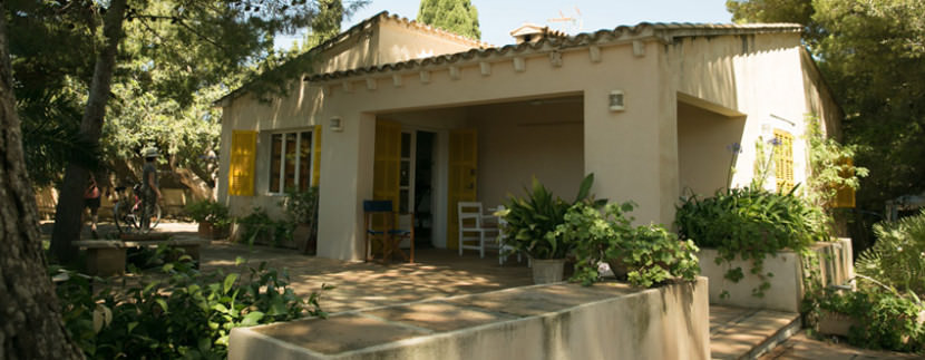 unique villas mallorca summer house for sale in Cala Ratjada porch area 2