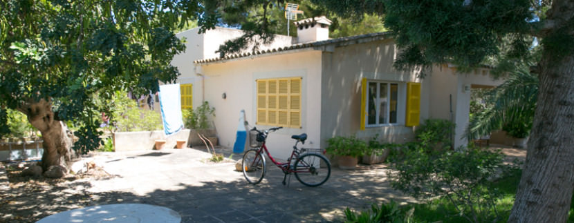 unique villas mallorca summer house for sale in Cala Ratjada porch area