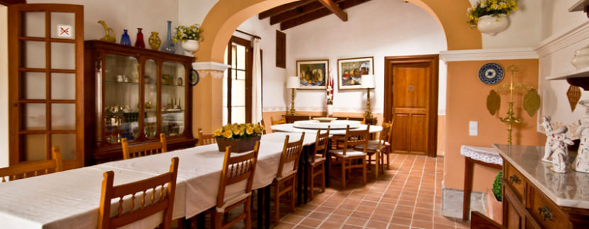 unique-villas-mallorca-modern-country-house-for-sale-in-Alaro-diningroom