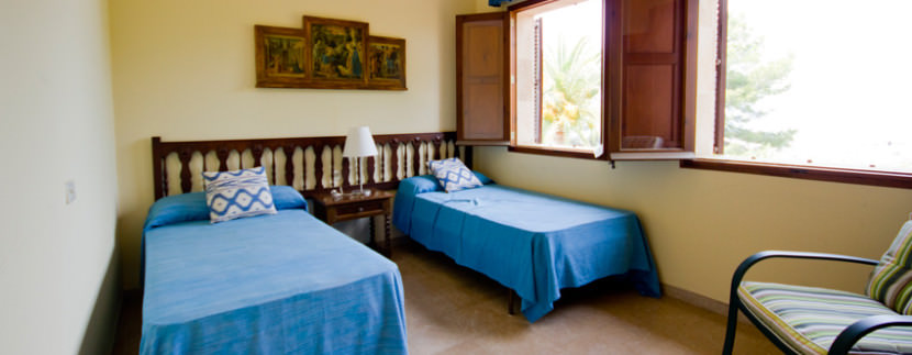 uniquevillasmallorca-dream-villa-for-sale-in-son-veri-bedroom