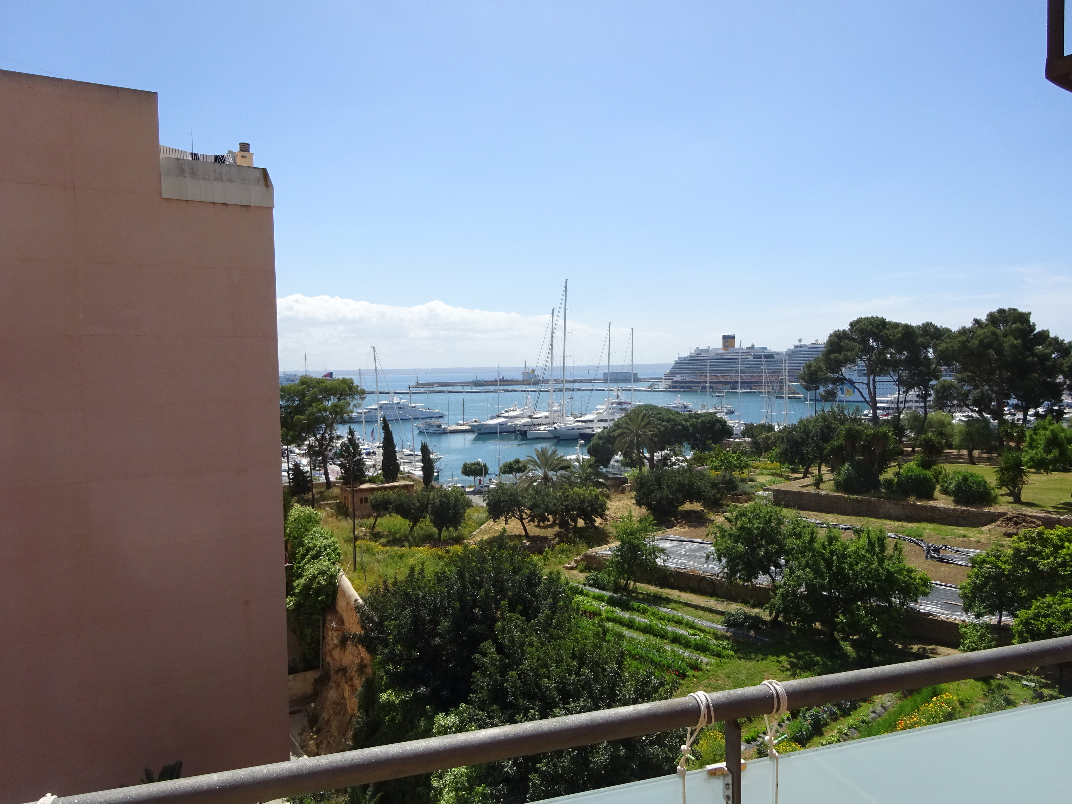 Apartment with Seaviews for Sale in Paseo Maritimo