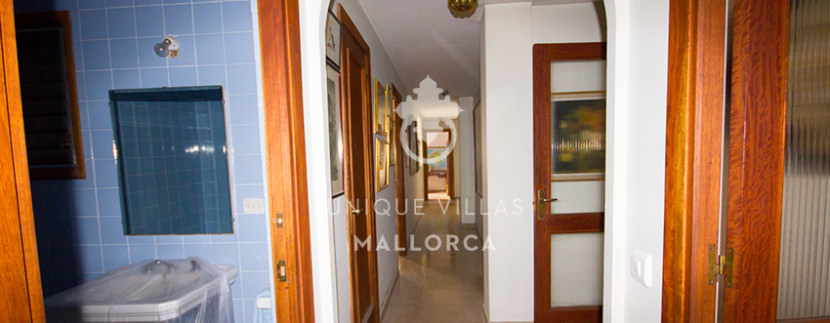 unique villas mallorca Flat to be Reformed for Sale in palma center hallway