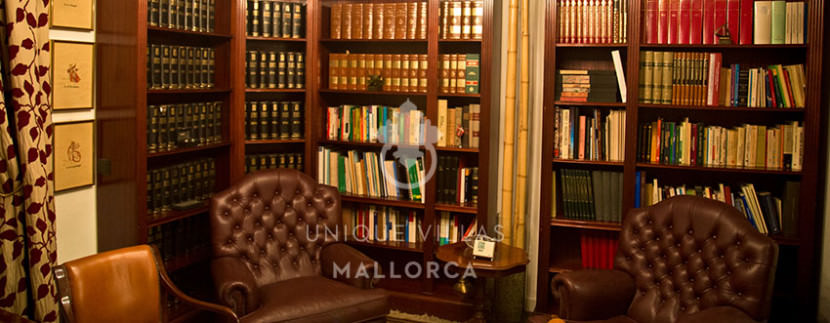Flat with Character for Sale in Palma Center-uvm130a library
