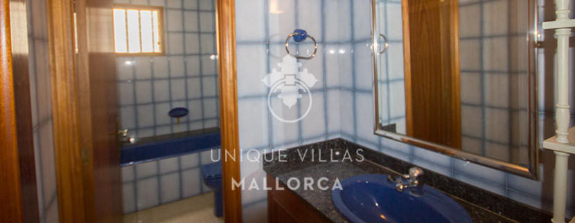 uniquevillasmallorca flat for sale in Palma center bathroom 1