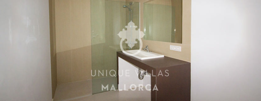 modern ground floor for sale in Santa Ponsa bathroom