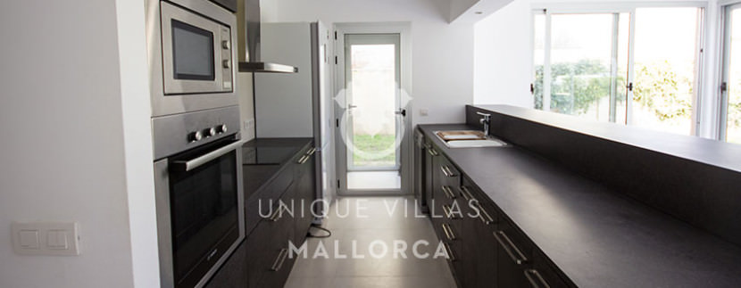 modern ground floor for sale in Santa Ponsa open kitchen