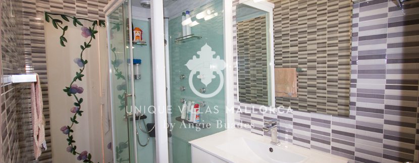 Charming property for sale in Genova uvm177 bathroom