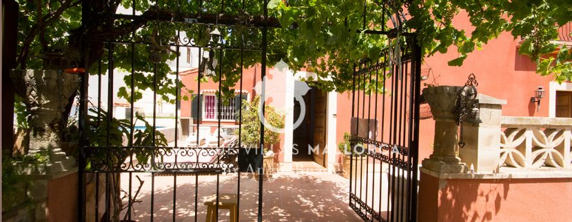 Charming property for sale in Genova uvm177 main door