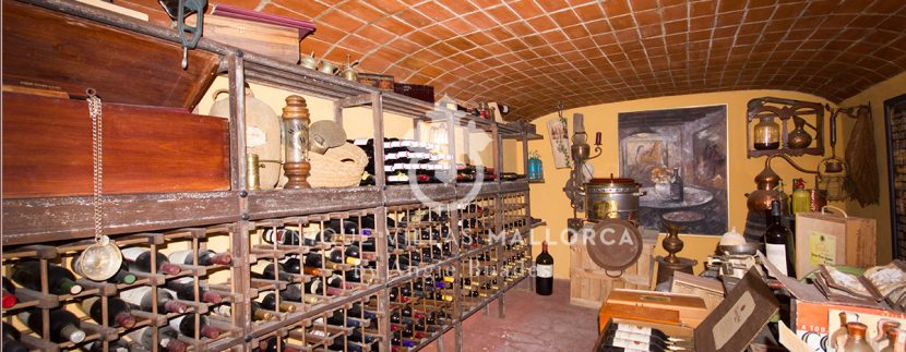 Charming property for sale in Genova uvm177 wine cellar