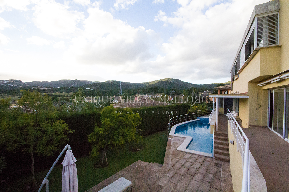Lovely Detached House with Unbeatable Mountain Views for Sale-uvm198