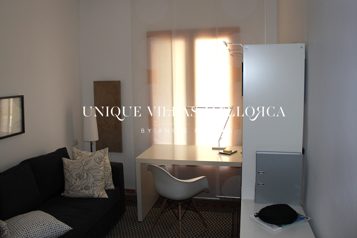 Peaceful Three bedroom Flat with Parking To Rent in the heart of the Old Town-Calatrava–ref.uvmA22