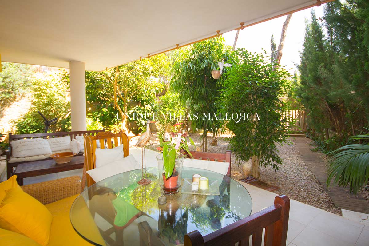 Ground floor with a spacious private garden, shared gardens and swimming pool for sale in Sol de Mallorca-uvm262